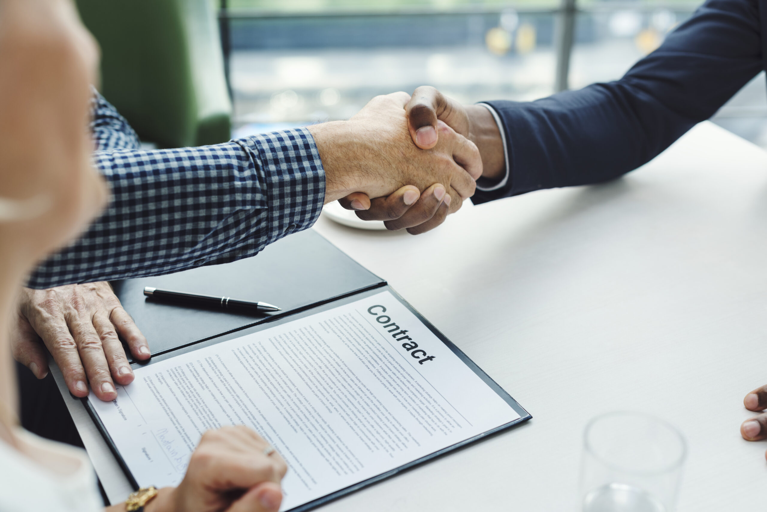 Contrato verbal é válido? Entenda quando um acordo sem assinatura tem força legal!